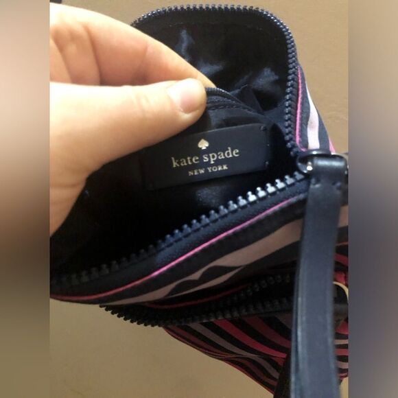 🔷 Kate Spade | Jae Nylon Pink Stripped Lips Crossbody Purse - Picture 7 of 9